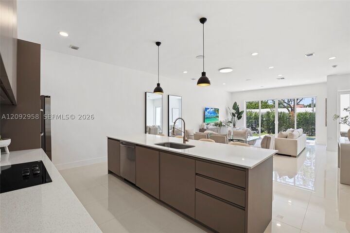 Property Photo: 1805 NE 13 St FL 33304