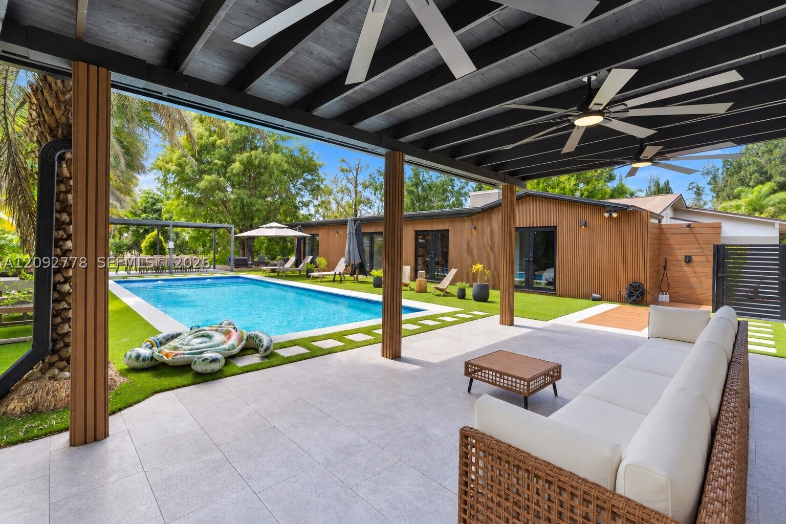 Property Photo:  4100 SW 102nd Ave  FL 33328 