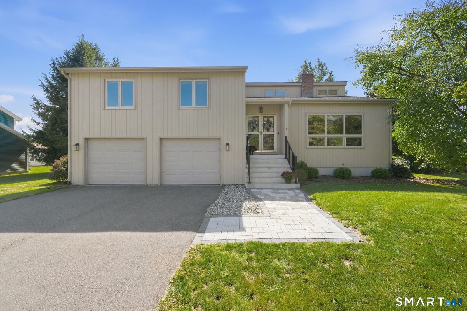 Property Photo: 207 Lisa Drive CT 06074
