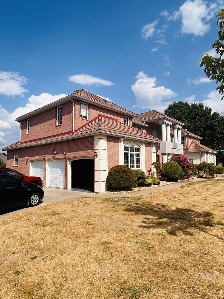 Property Photo: 1021 E Ironbridge Circle S MO 65810