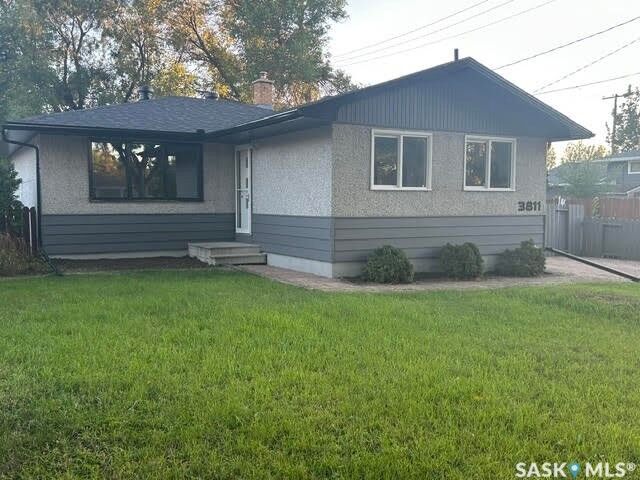 Property Photo:  3811 Van Horne Avenue  SK S4S 1M5 