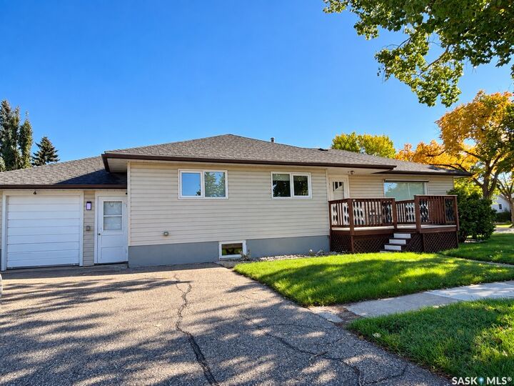 Property Photo: 418 4th Avenue W SK S0L 1S0