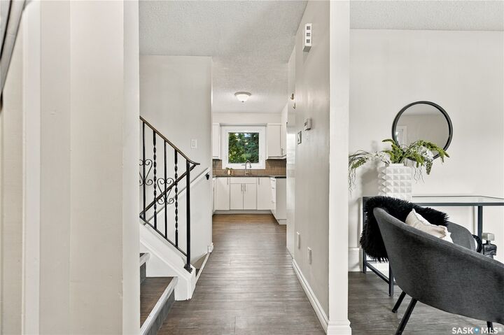 Property Photo:  3718 Taylor Street E  SK S7H 5J3 
