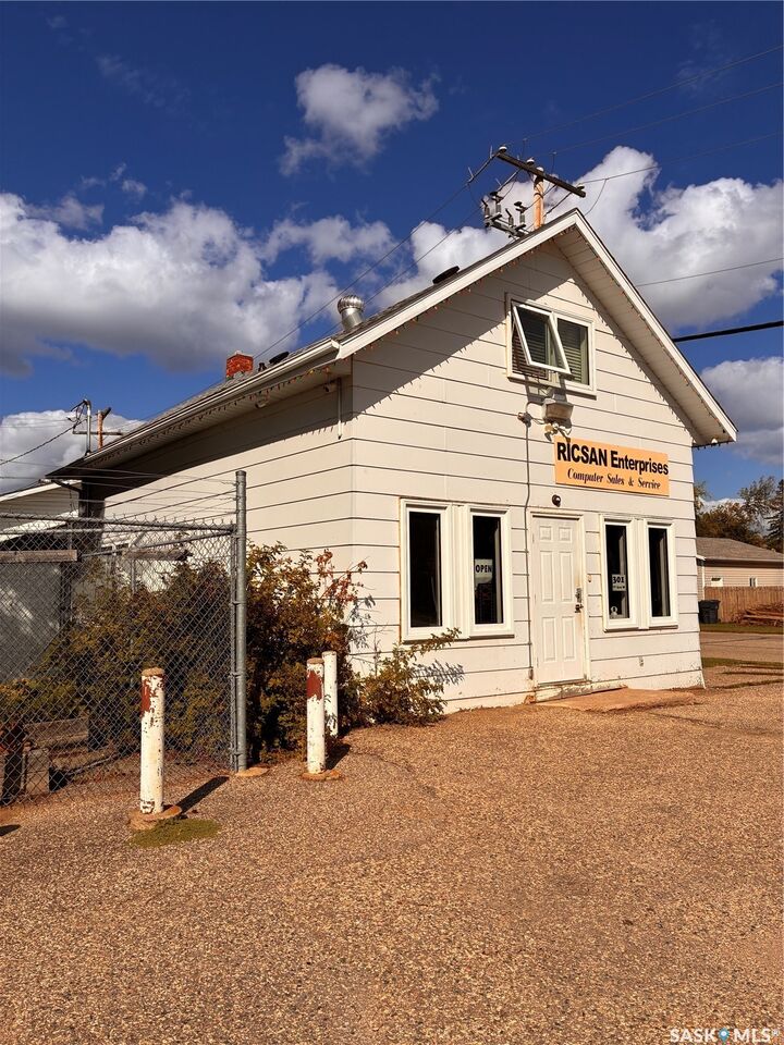 Property Photo: 301 7th Avenue W SK S0E 1E0
