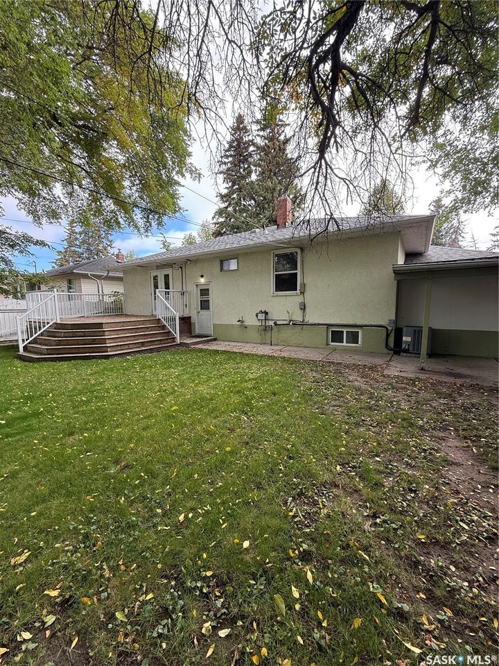 Property Photo: 1204 Ewart Avenue SK S7H 2K3