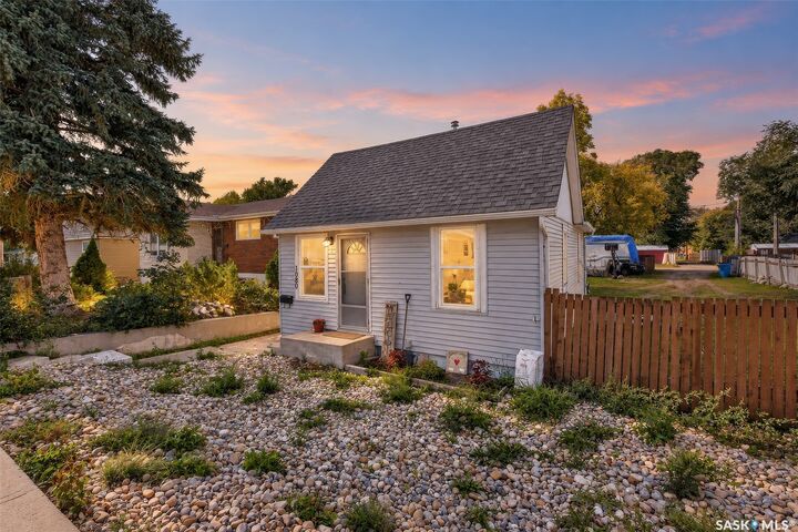 Property Photo:  1080 9th Avenue SW  SK S6H 5X5 