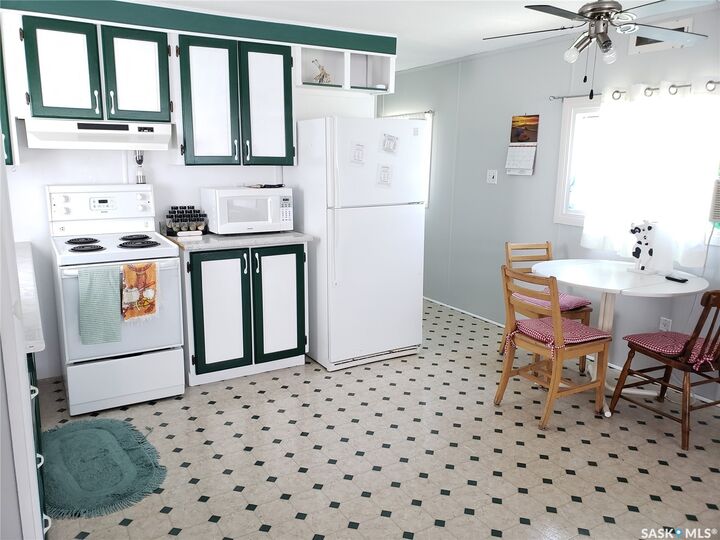 Property Photo: 341 30th Street W SK S0M 0E0