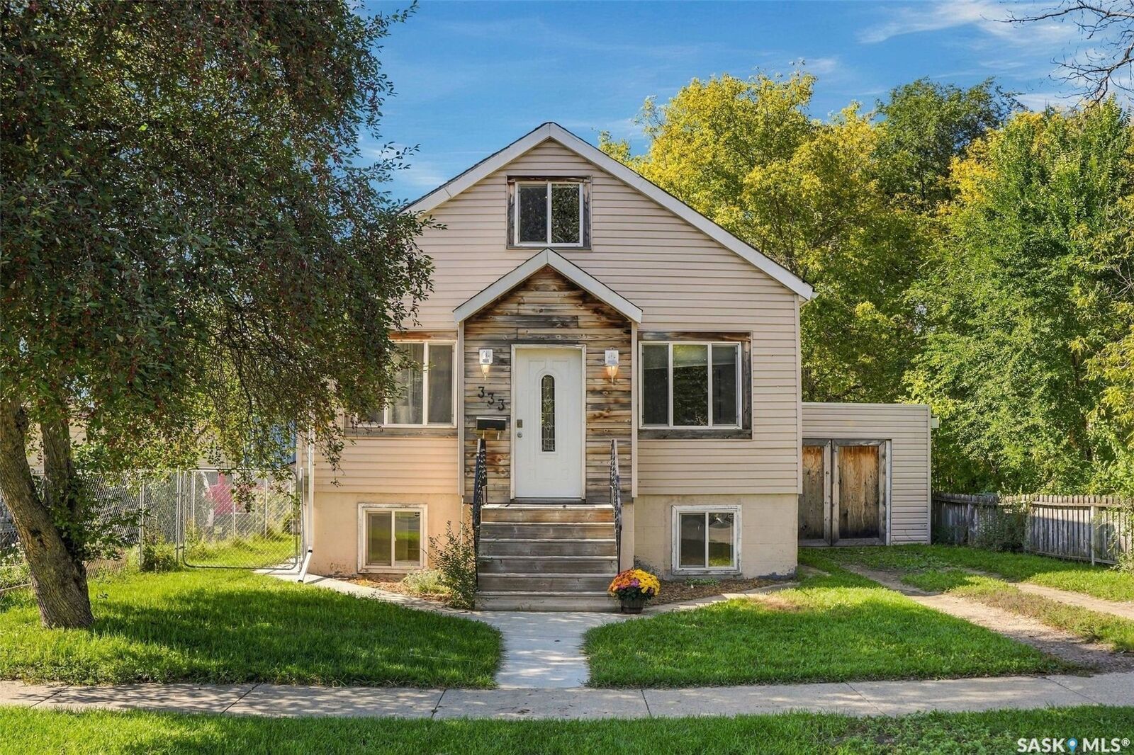 Property Photo: 333 J Avenue S SK S7M 2A4
