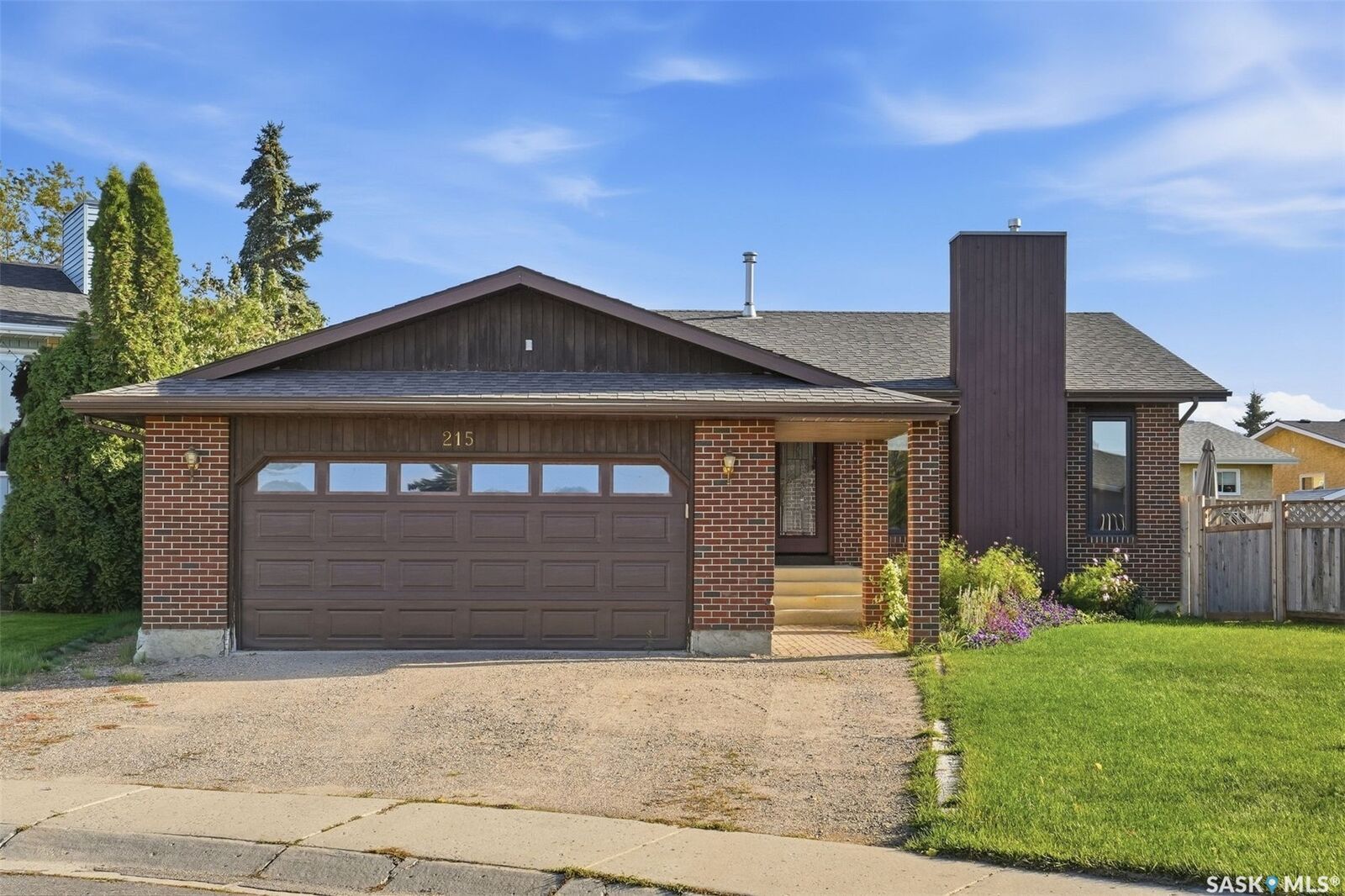 Property Photo: 215 Caldwell Court SK S7M 5S7