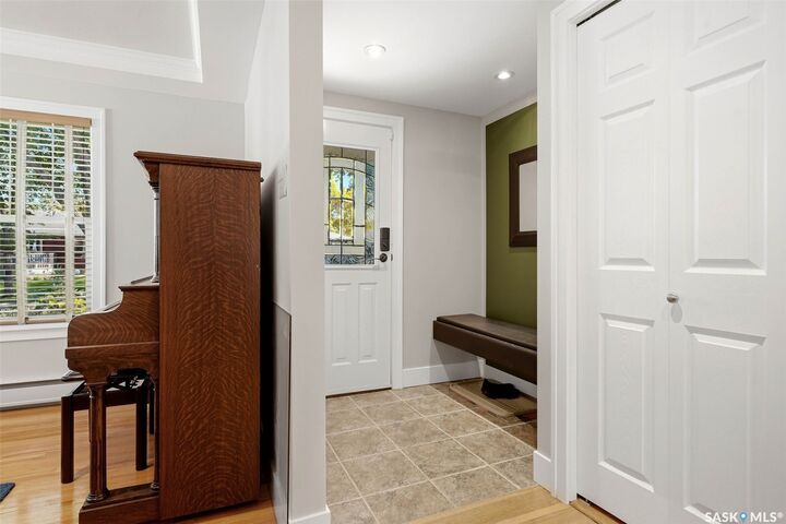 Property Photo:  30 Lake Street  SK S4S 4A8 