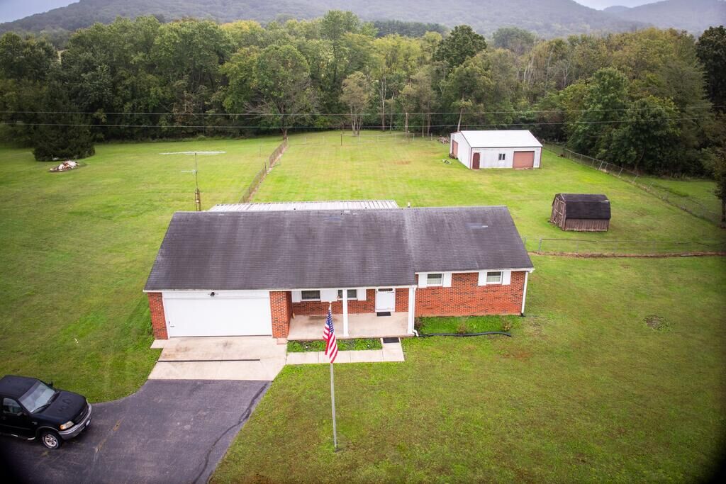 Property Photo: 566 Overlook Heights OH 45601