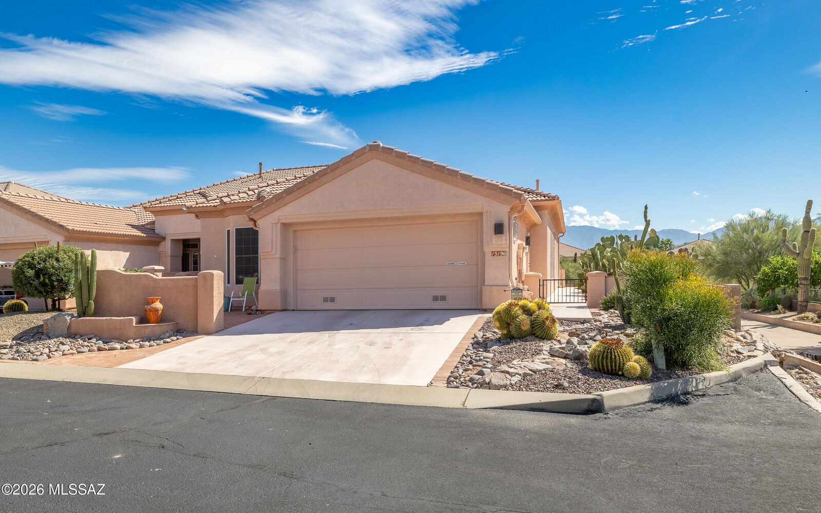 Property Photo:  13196 N Silver Cholla Place  AZ 85658 