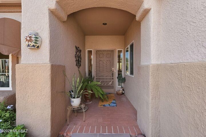 Property Photo: 922 E Welton Drive AZ 85755