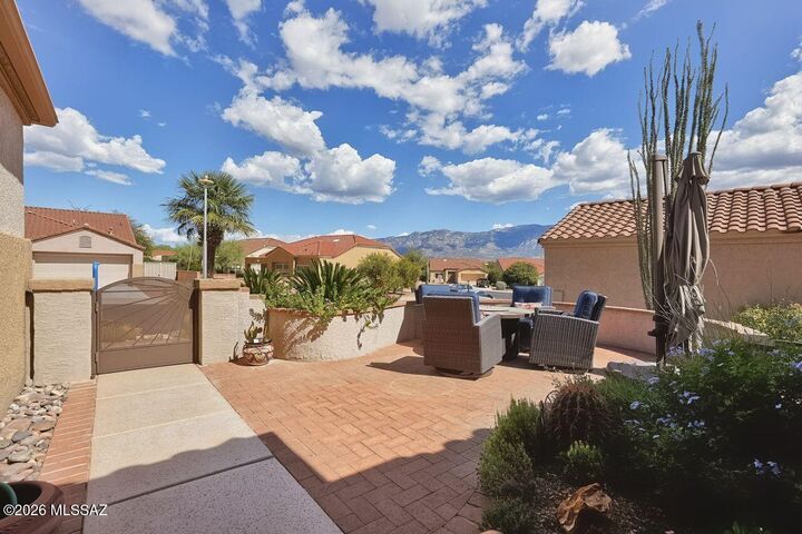Property Photo: 922 E Welton Drive AZ 85755