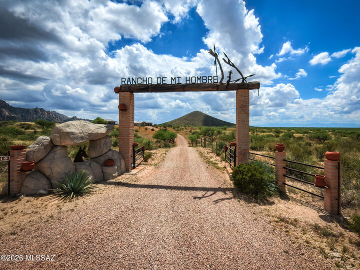Property Photo:  7601 E Diamondback Road  AZ 85630 