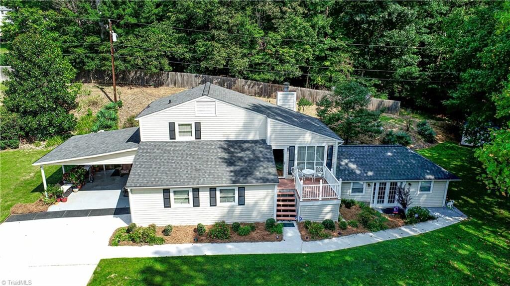 Property Photo: 2311 Oakcliffe Drive NC 27284