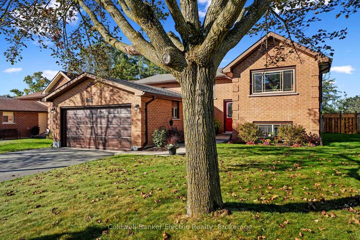 Property Photo:  1988 Mapleridge Drive  ON K9K 1Z7 