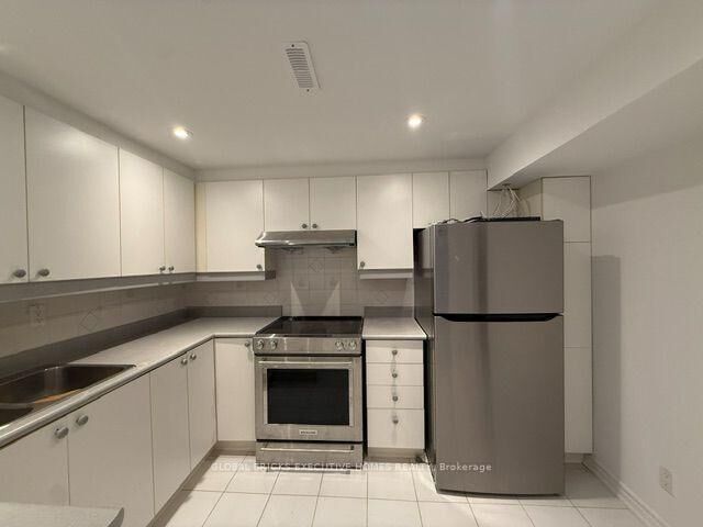Property Photo:  66 Foundry Crescent Lower  ON L3P 6N7 