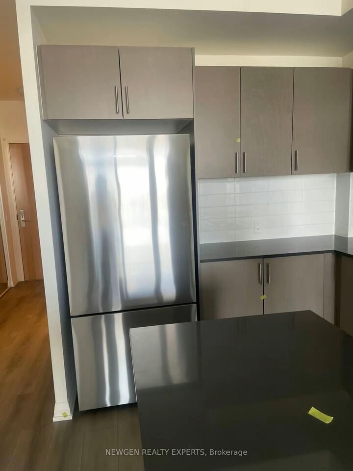 Property Photo:  8960 Jane Street W 1411  ON L4K 0N9 