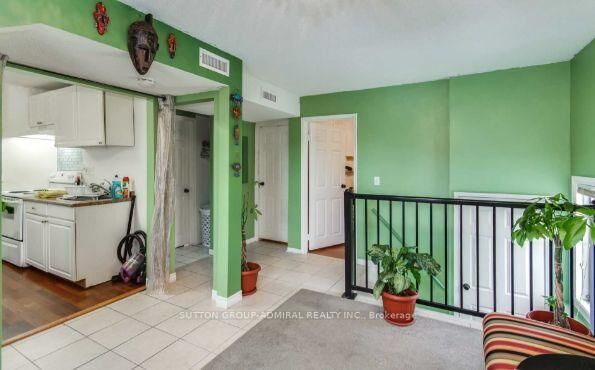 Property Photo:  2538 Weston Road Upper  ON M9N 2A6 