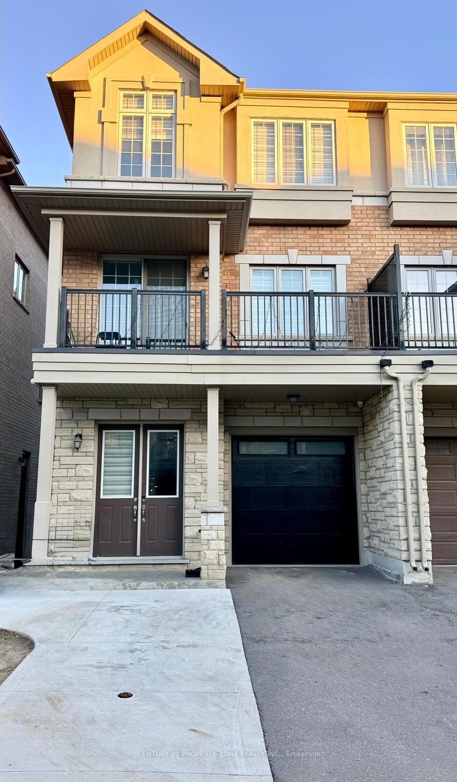Property Photo:  31 Hashmi Place Main/Upper  ON L6Y 6J9 