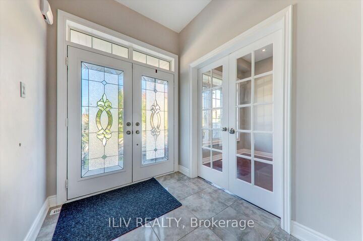 Property Photo:  3 James Glover Drive Upper  ON L6C 0W2 