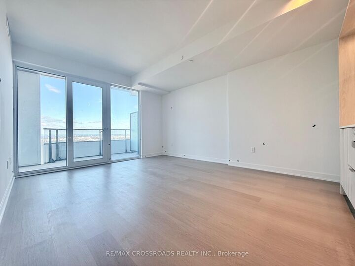 Property Photo:  448 Burnhamthorpe Road W 6304  ON L5B 0R4 