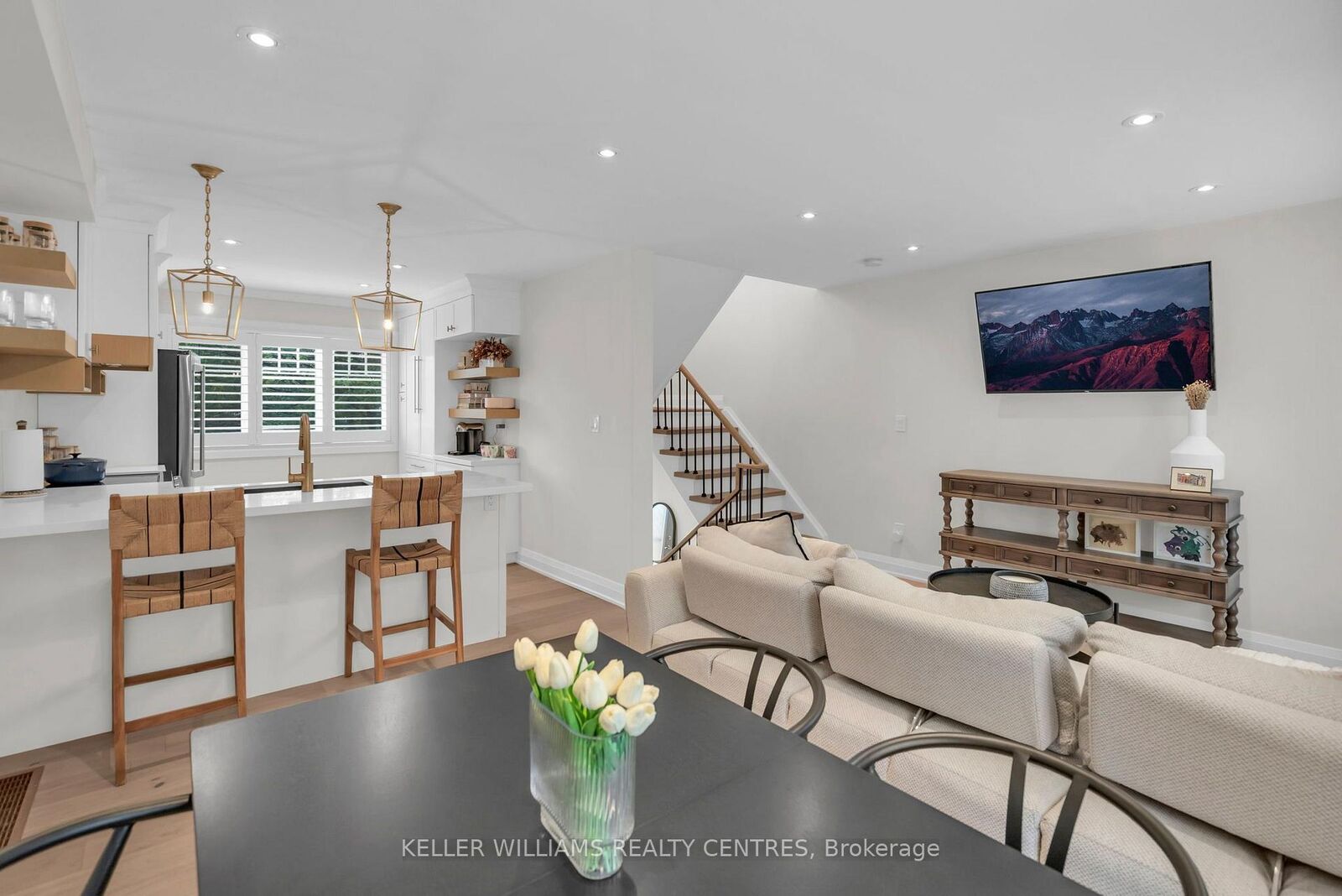 Property Photo:  37 Bowler Street  ON L4G 7H7 