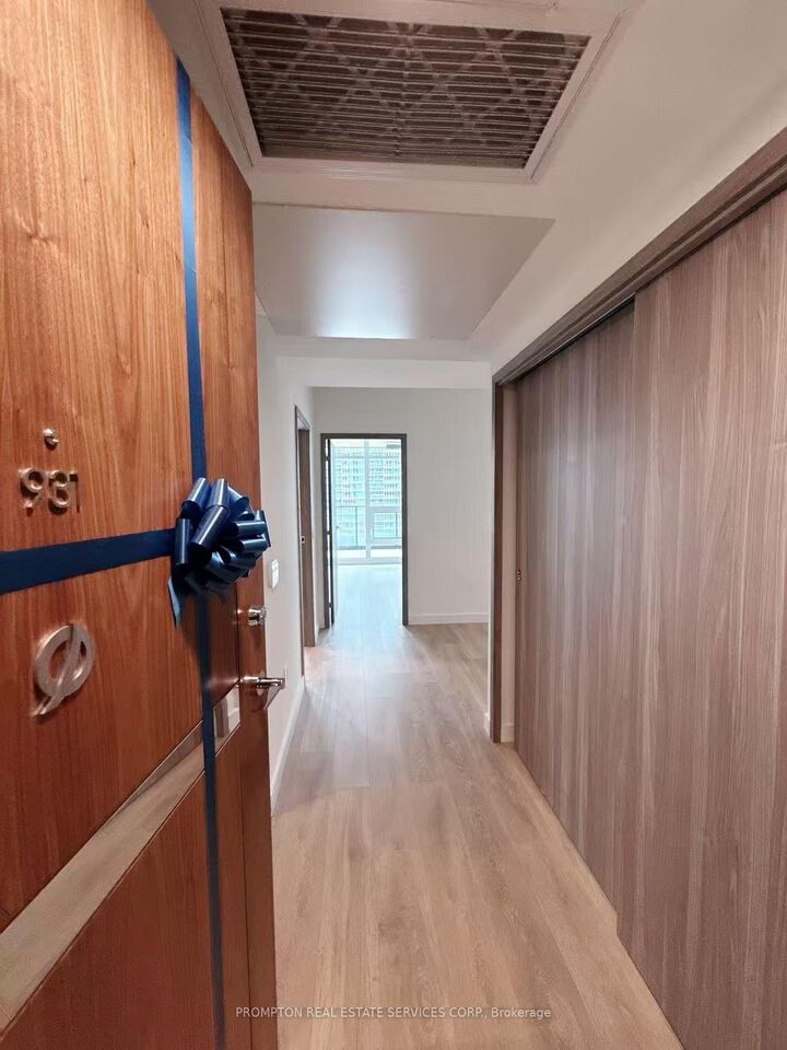 Property Photo:  3 Concord City Place Way 931  ON M5V 0X4 