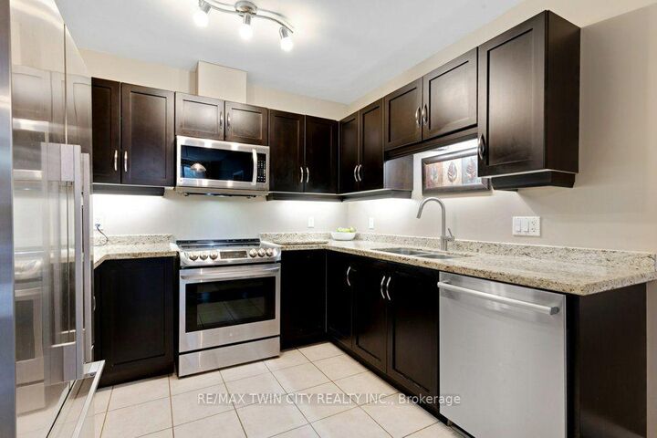 Property Photo:  165 Duke Street E 105  ON N2H 6T8 