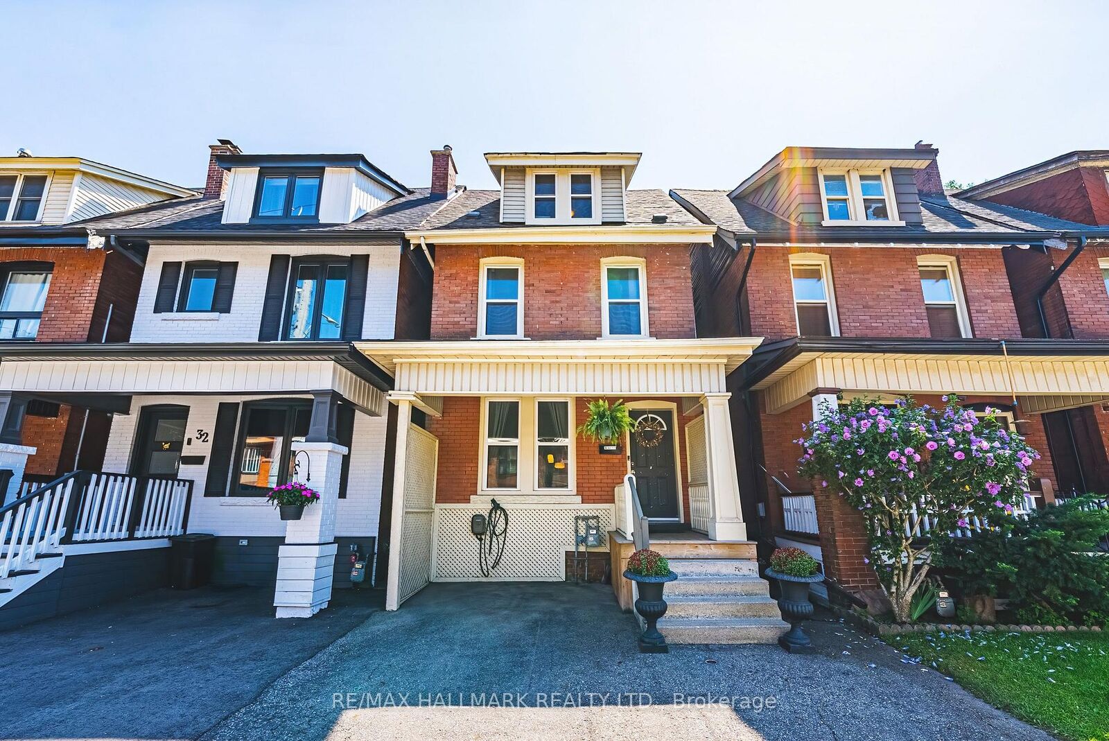 Property Photo:  30 Cumberland Avenue  ON L8M 1Y7 