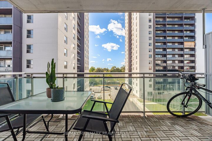 Property Photo: 2464 Weston Road 505 ON M9N 2A2