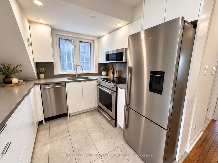 Property Photo:  1496 King Street W #3  ON M6K 1J3 