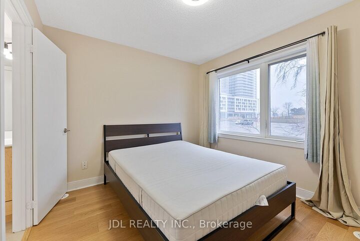 Property Photo:  315 Village Green Square 76  ON M1S 0L2 