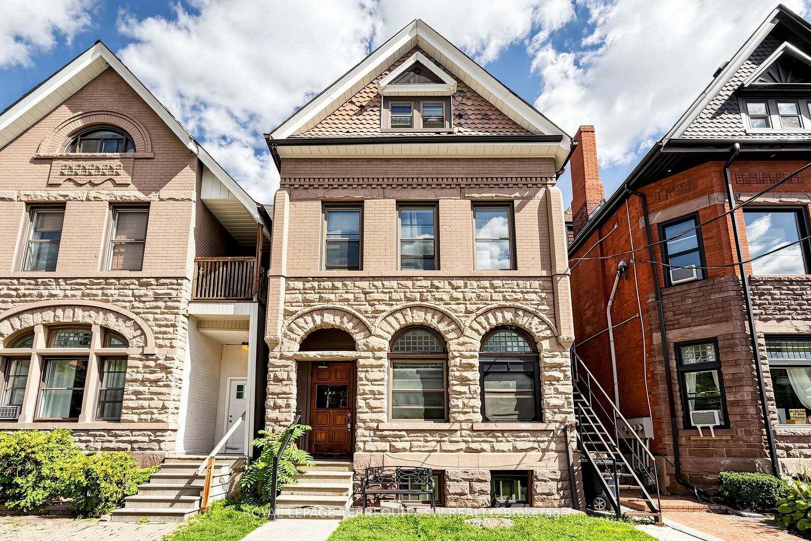 Property Photo:  115 Madison Avenue 1  ON M5R 2S3 