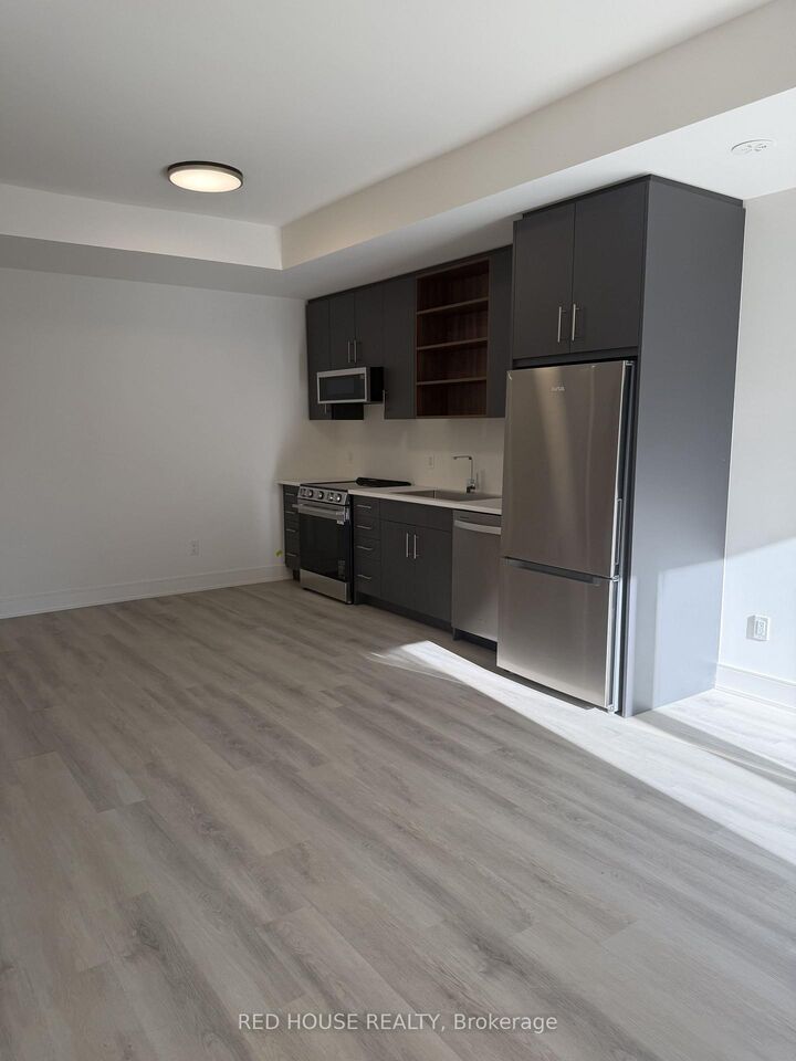 Property Photo: 214 Ellis Avenue ON L2P 0H2
