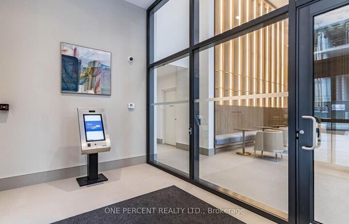 Property Photo:  4130 Parkside Village Drive 1011  ON L5B 0L7 