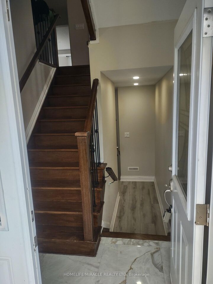 Property Photo:  688B Midland Avenue  ON M1K 4C6 