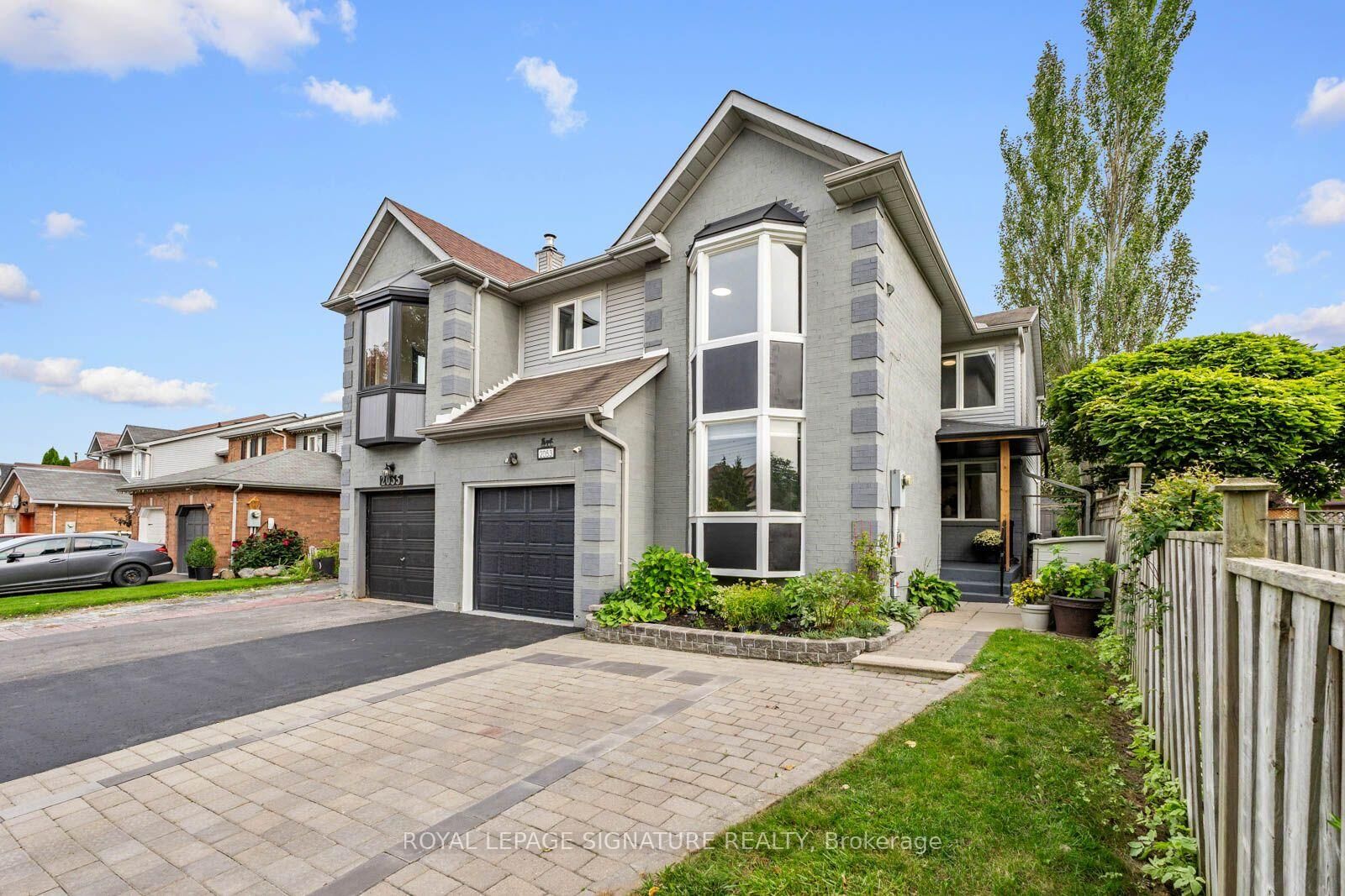 Property Photo:  2053 Blue Ridge Crescent  ON L1X 2M5 