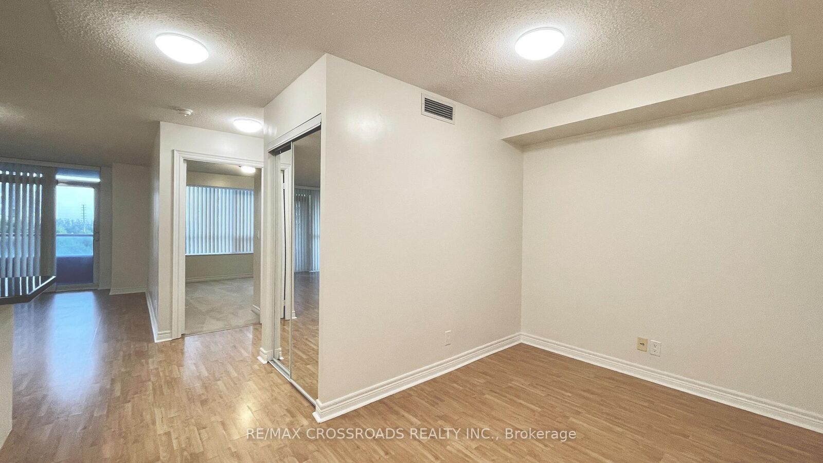 Property Photo: 33 Cox Boulevard 607 ON L3R 8A6
