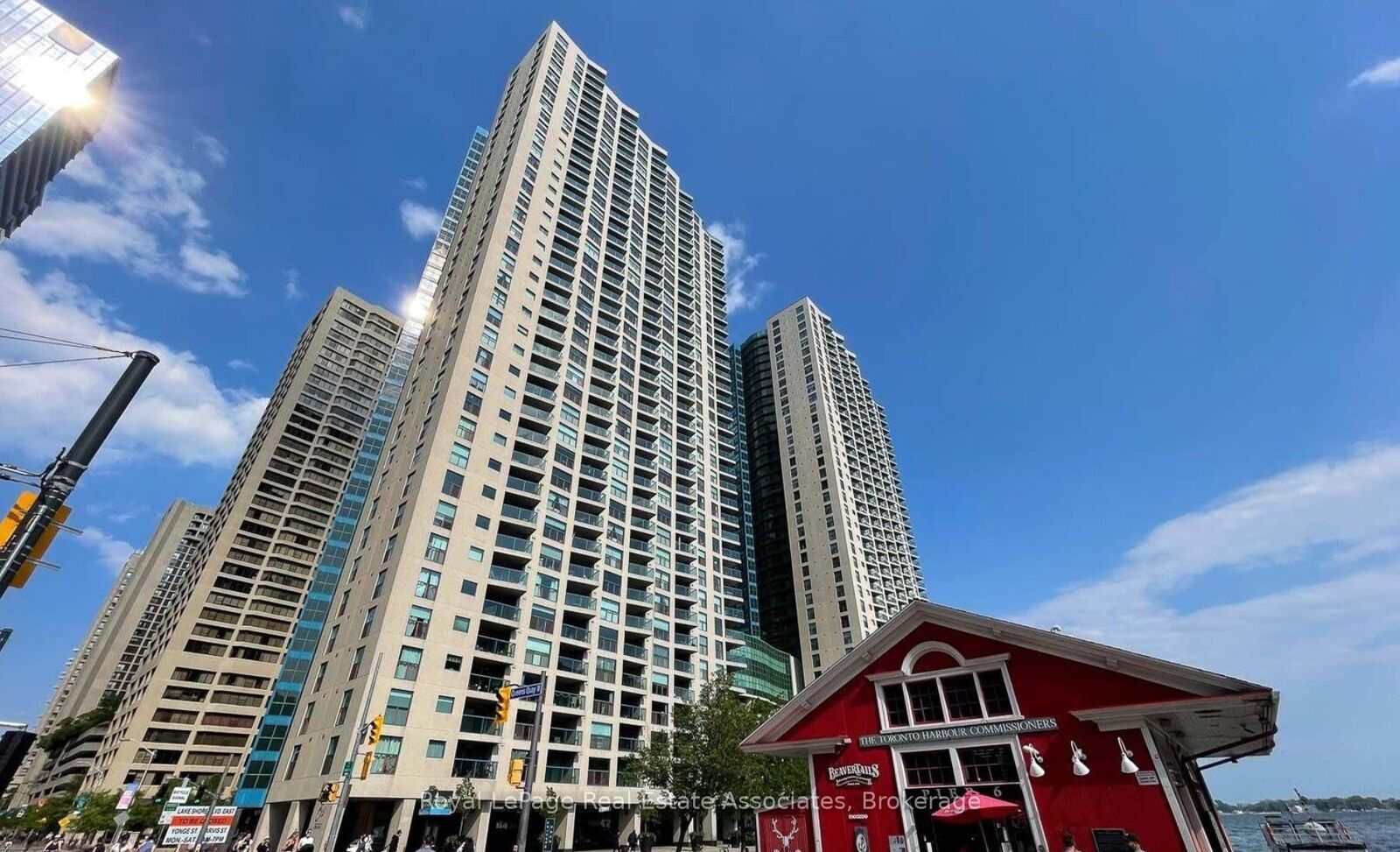 Property Photo:  77 Harbour Square 3111  ON M5J 2S2 