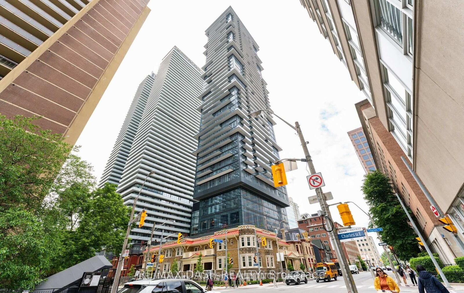 Property Photo:  634 Church Street 4207  ON M4Y 0G9 