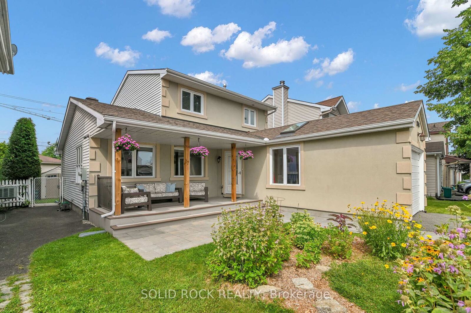 Property Photo:  253 Cote-Royale Crescent  ON K1E 3L4 