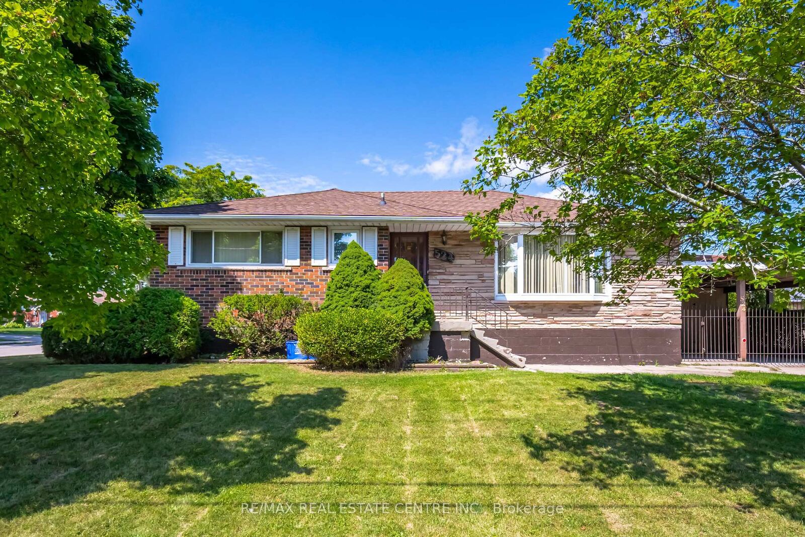 Property Photo:  524 East 16th Street  ON L9A 4L1 