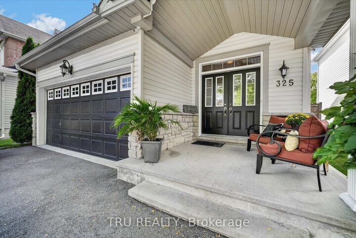 Property Photo:  325 Upcountry Drive E  ON K2S 2H6 