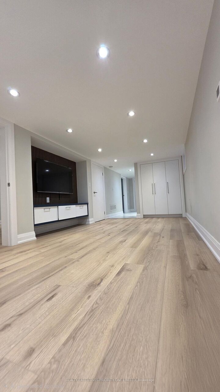 Property Photo:  10 Lascelles Boulevard Basement  ON M4V 2B5 