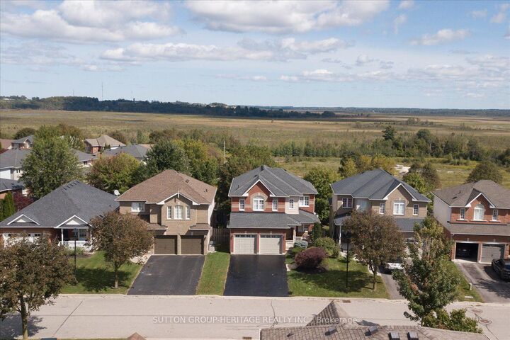 Property Photo:  83 Calwell Drive  ON L9L 1T7 