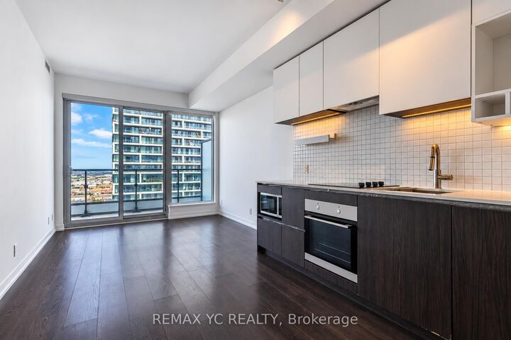 Property Photo:  5 Buttermill Avenue 3501  ON L4K 0J5 