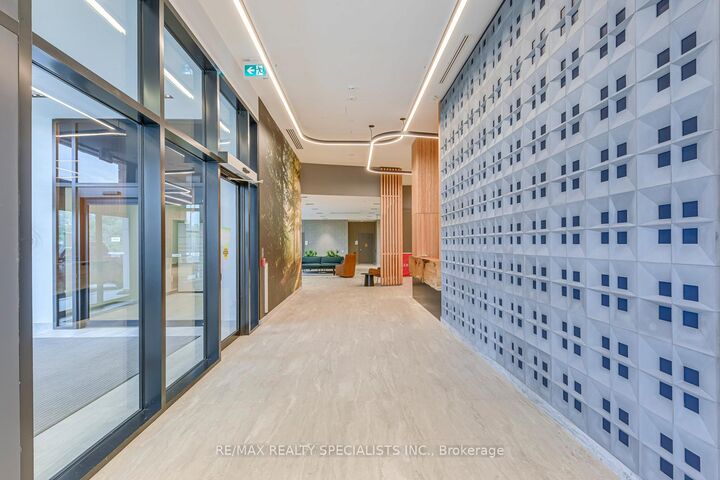 Property Photo: 2485 Eglinton Avenue 1018 ON L5M 2T1