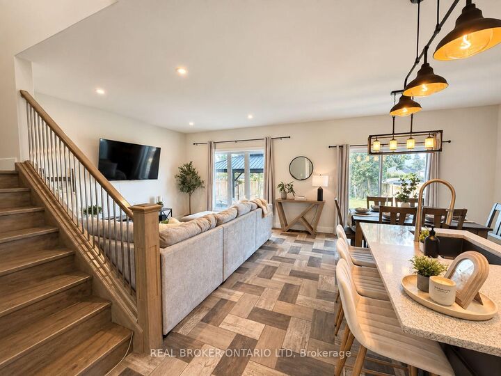 Property Photo:  22 Queensway Drive  ON N7G 4M3 